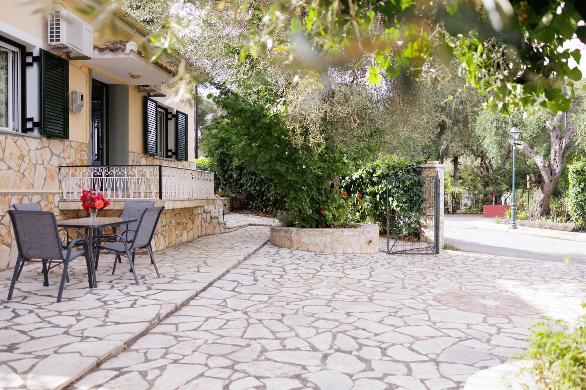 Santos Holidays Dassia  Exterior photo